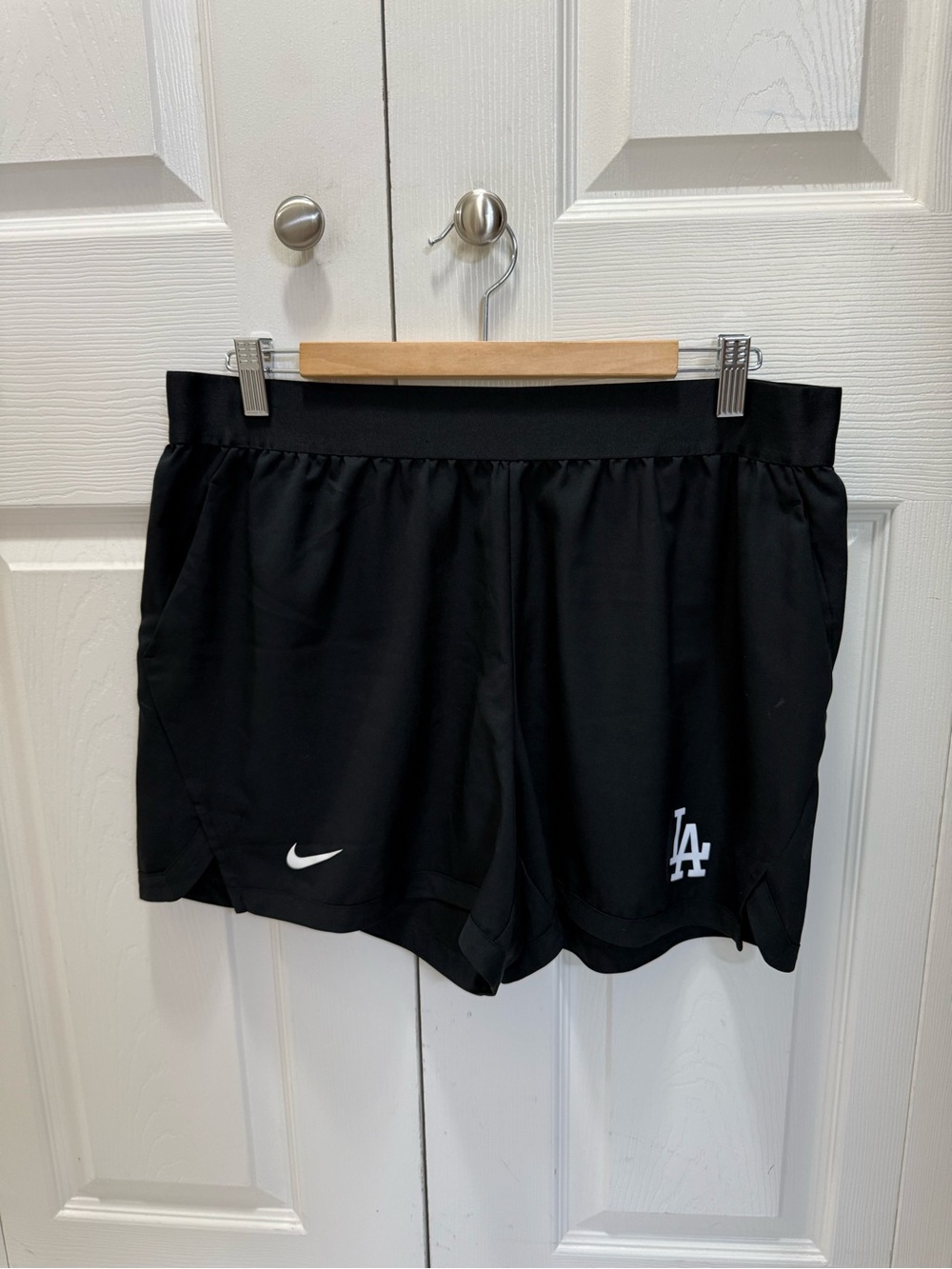 Nike LA Dodgers Women’s Dri-FIT Shorts Black Size Large